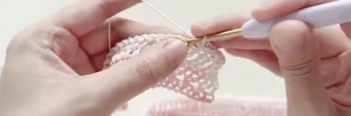 Close-up of the four-row stitch repeat — single crochet, crossed dc, single crochet, treble — showing the textured band pattern